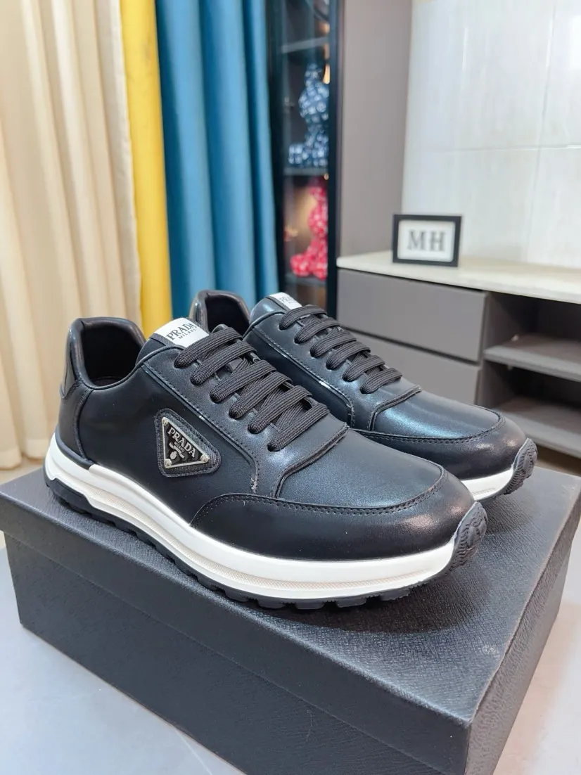 Men's shoes 💰420🌹🌹High-quality new Prada counters are launched simultaneously. The new men's shoes and 😘fabrics are selected from imported mesh and glue-spraying technology. Imported cowhide lining. 👍🏿High-end☄️Open-molded non-slip rubber outsole, exquisite lines, simple and elegant, comfortable and high-end for leisure travel. Code number: 38 to 44